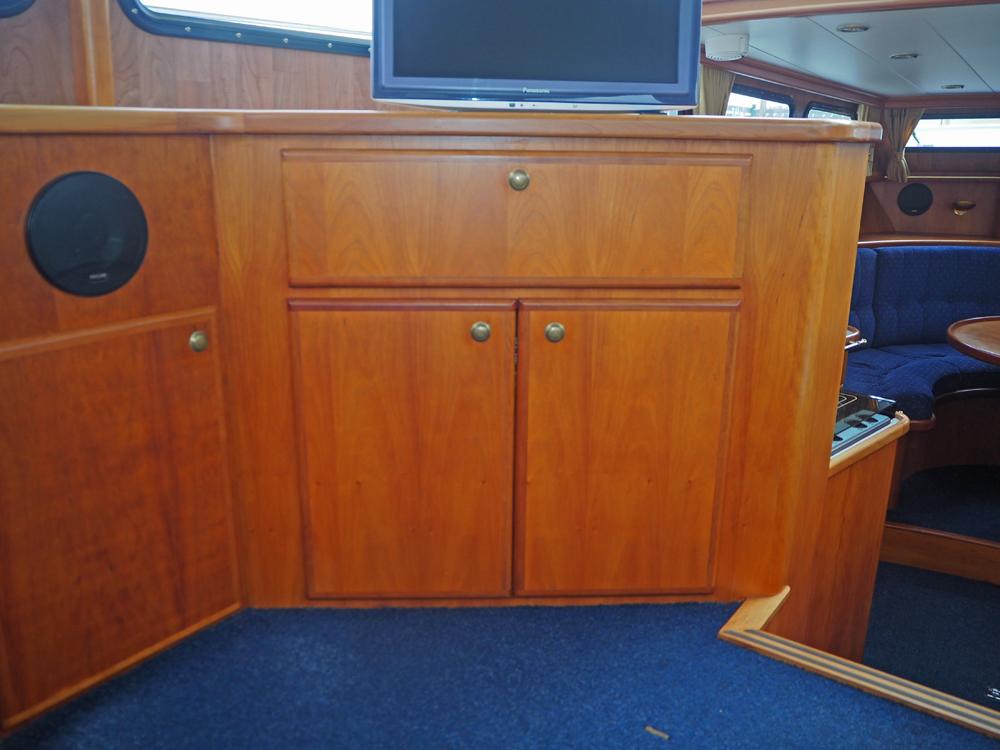 Saloon, Accommodation